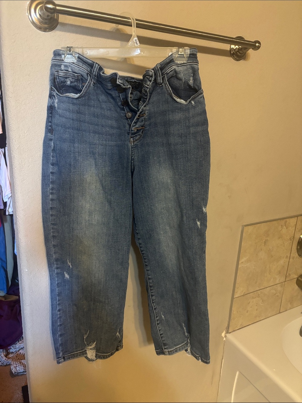 Judy Blue Medium Wash Distressed Ankle Crop Jeans